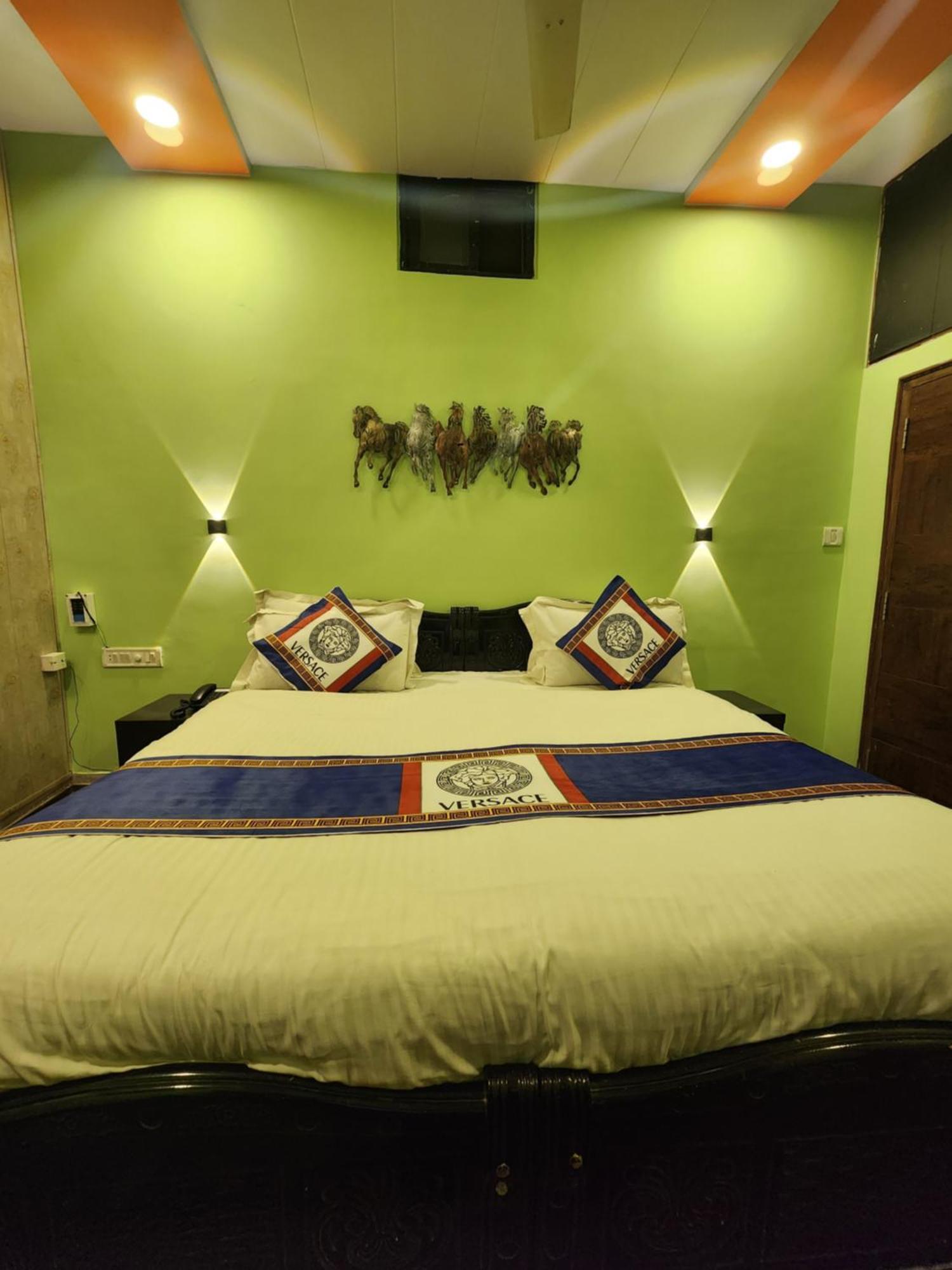 Shaleen Elegance Homestay Nakki Lake 400 Meters Monte Abu Exterior foto