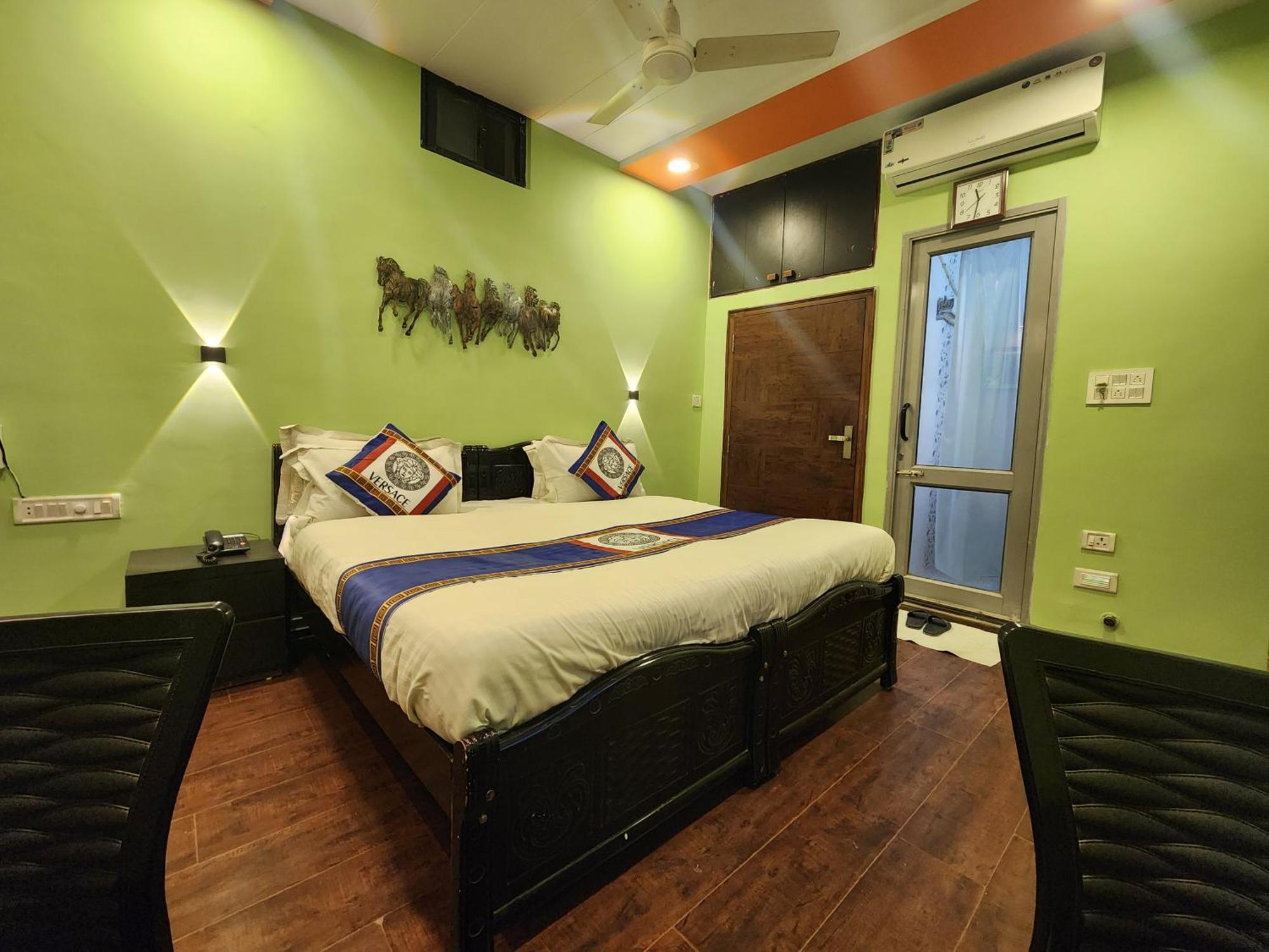 Shaleen Elegance Homestay Nakki Lake 400 Meters Monte Abu Exterior foto