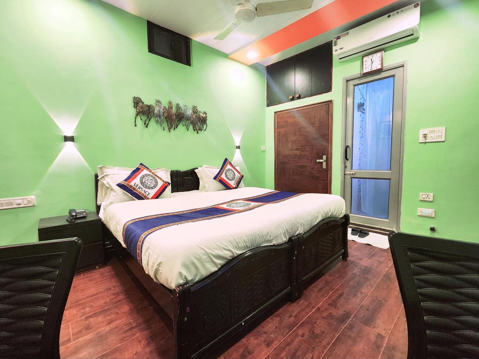 Shaleen Elegance Homestay Nakki Lake 400 Meters Monte Abu Exterior foto