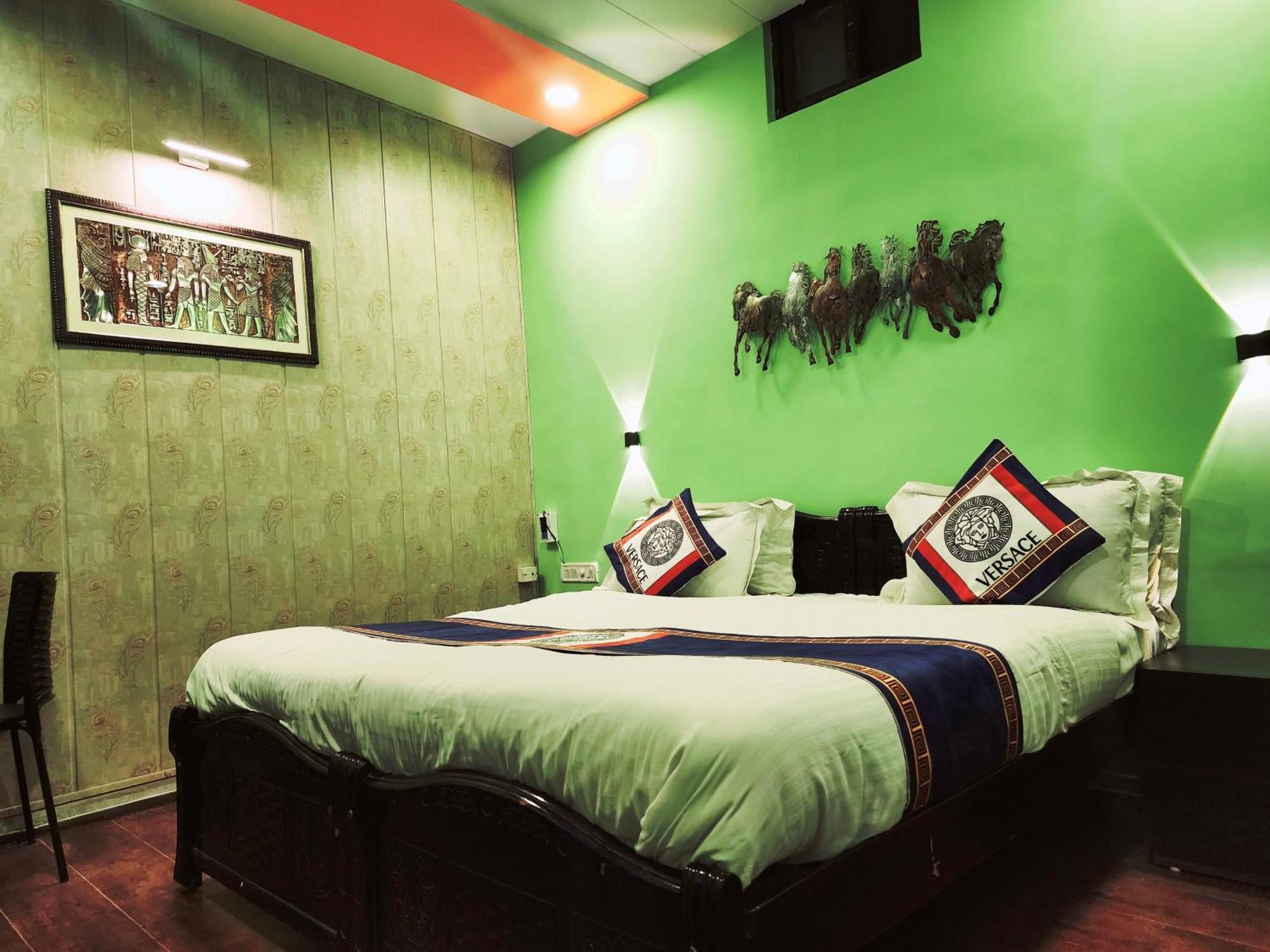 Shaleen Elegance Homestay Nakki Lake 400 Meters Monte Abu Exterior foto