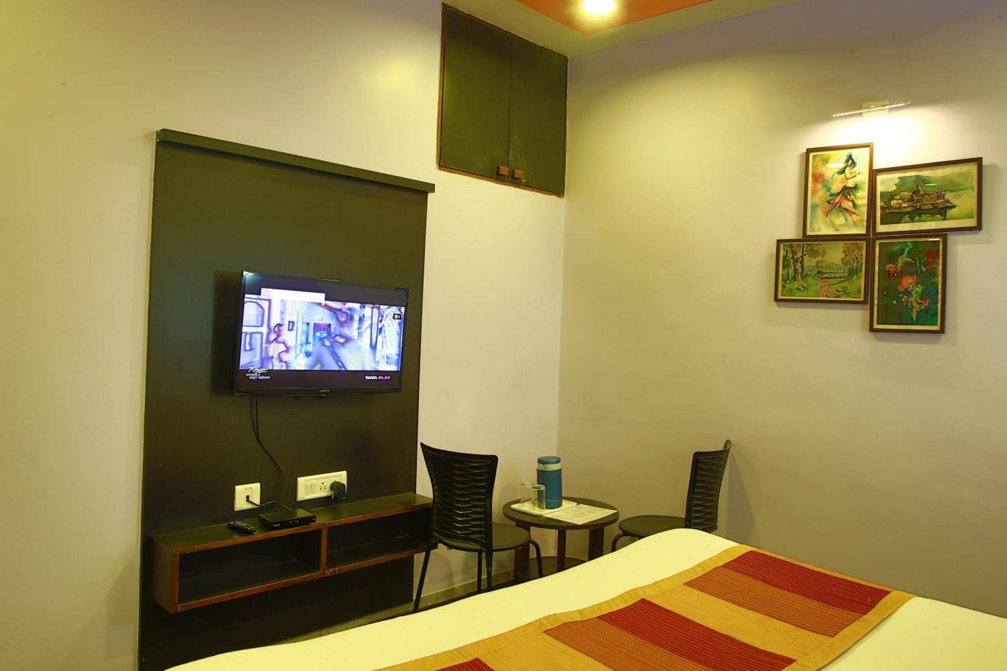 Shaleen Elegance Homestay Nakki Lake 400 Meters Monte Abu Exterior foto